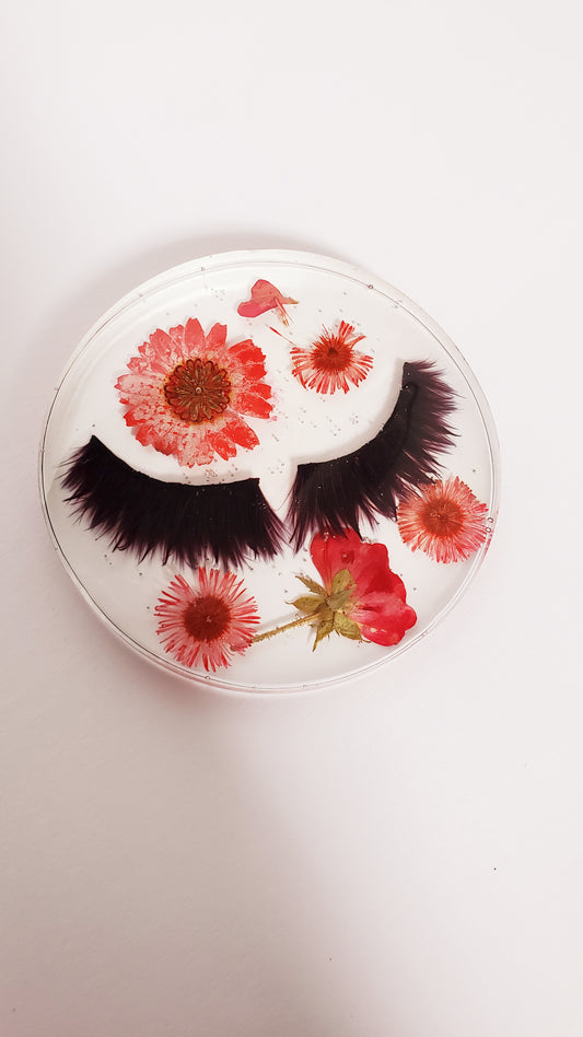 Handcrafted eyelash holder w/real flowers