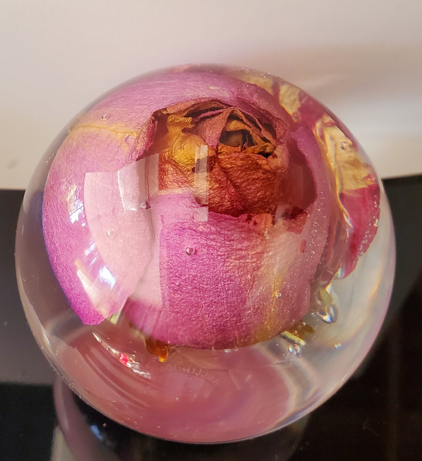 Handcrafted round resin sphere w/real purple rose